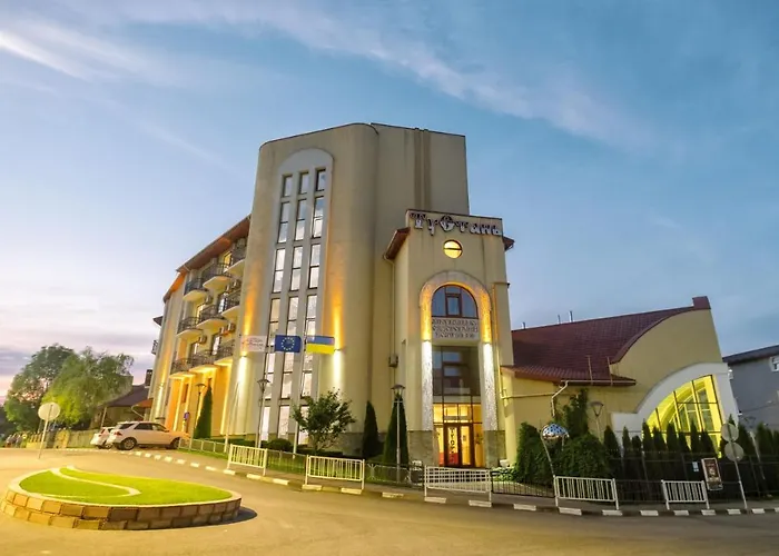 Готель Тустань