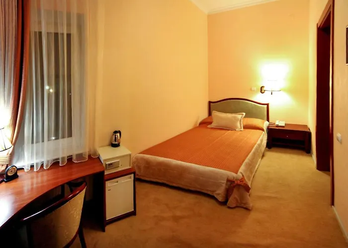 Готель Тустань